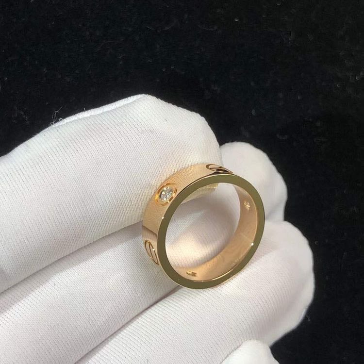Nhẫn Cartier Love 4