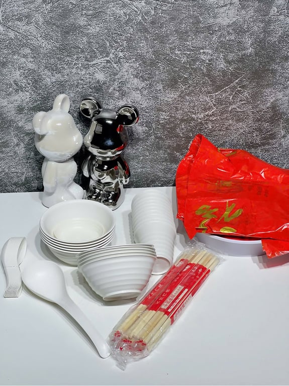 Set 44 chi tiết Bát , Cốc , Đũa , Thìa , Muôi , Khăn Trải Bàn Đỏ