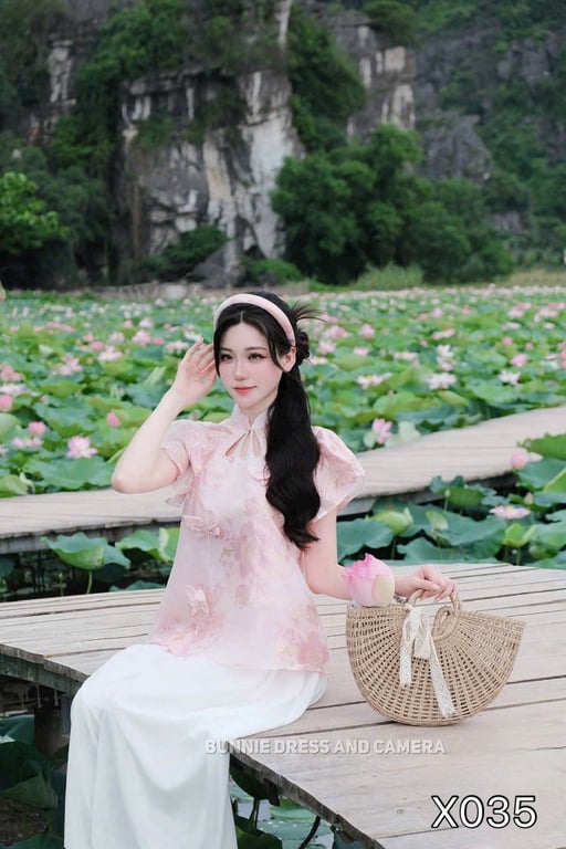 X035- set yếm hoa gấm kèm bờm