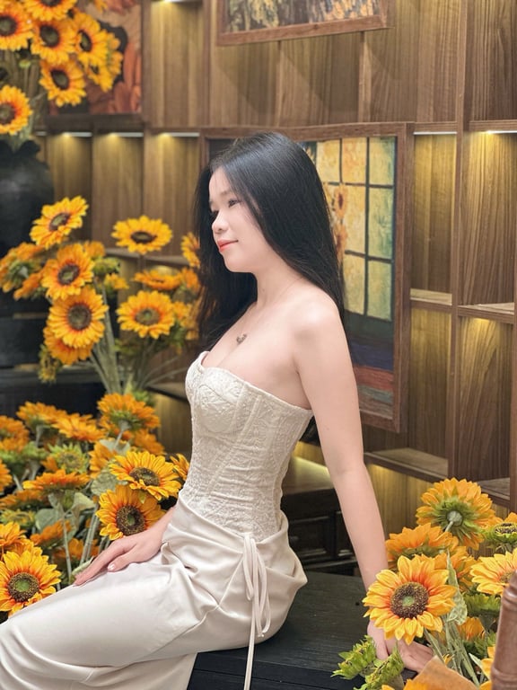 Đầm đi tiệc cúp ôm body trắng