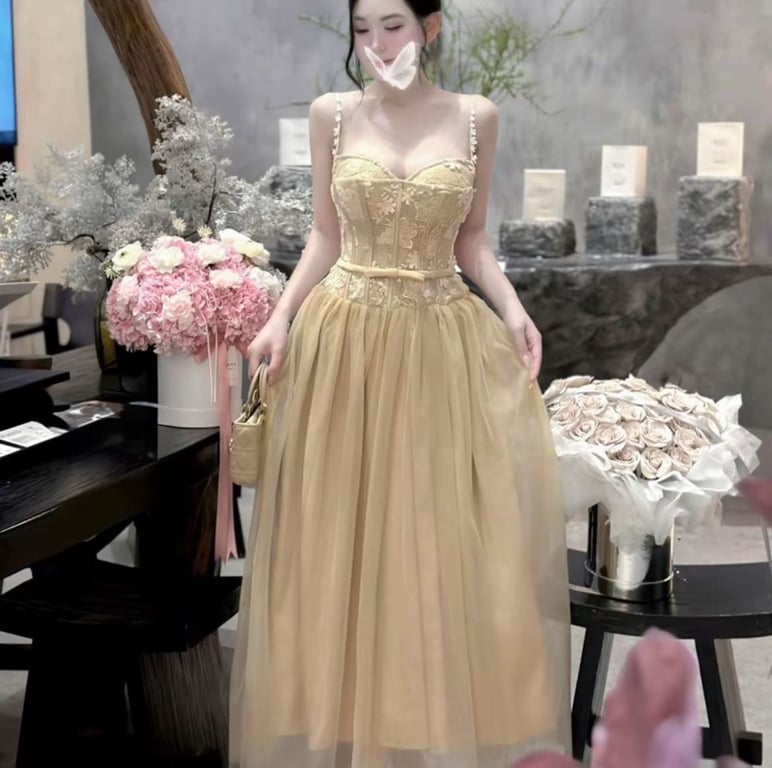 Váy thiết kế 2 dây ren công chúa