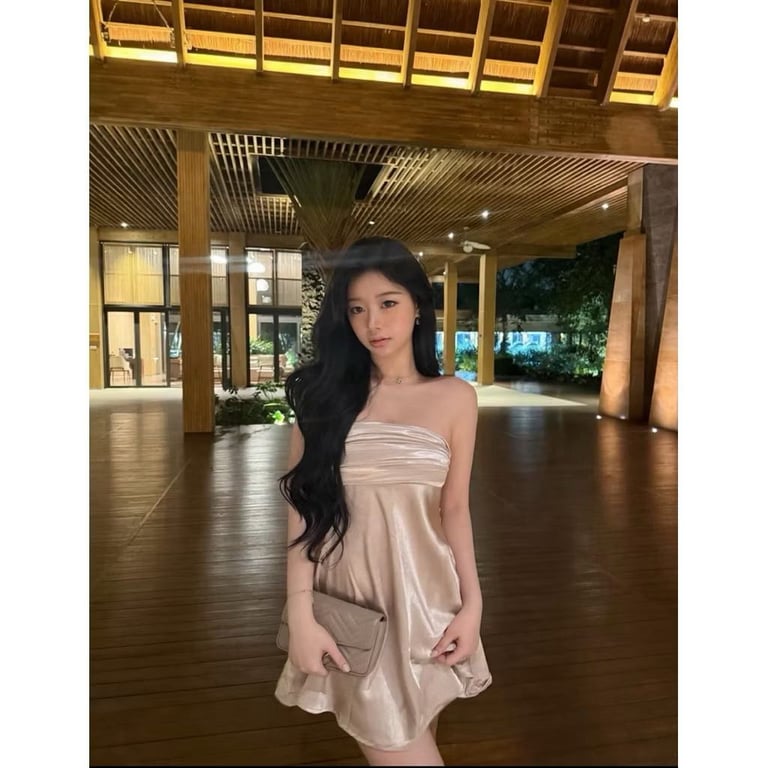 Váy lụa ngắn