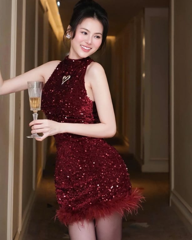 Đầm kim sa đỏ phối lông ngắn