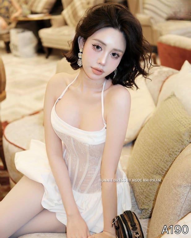 A190- váy yếm trắng ren dáng bí