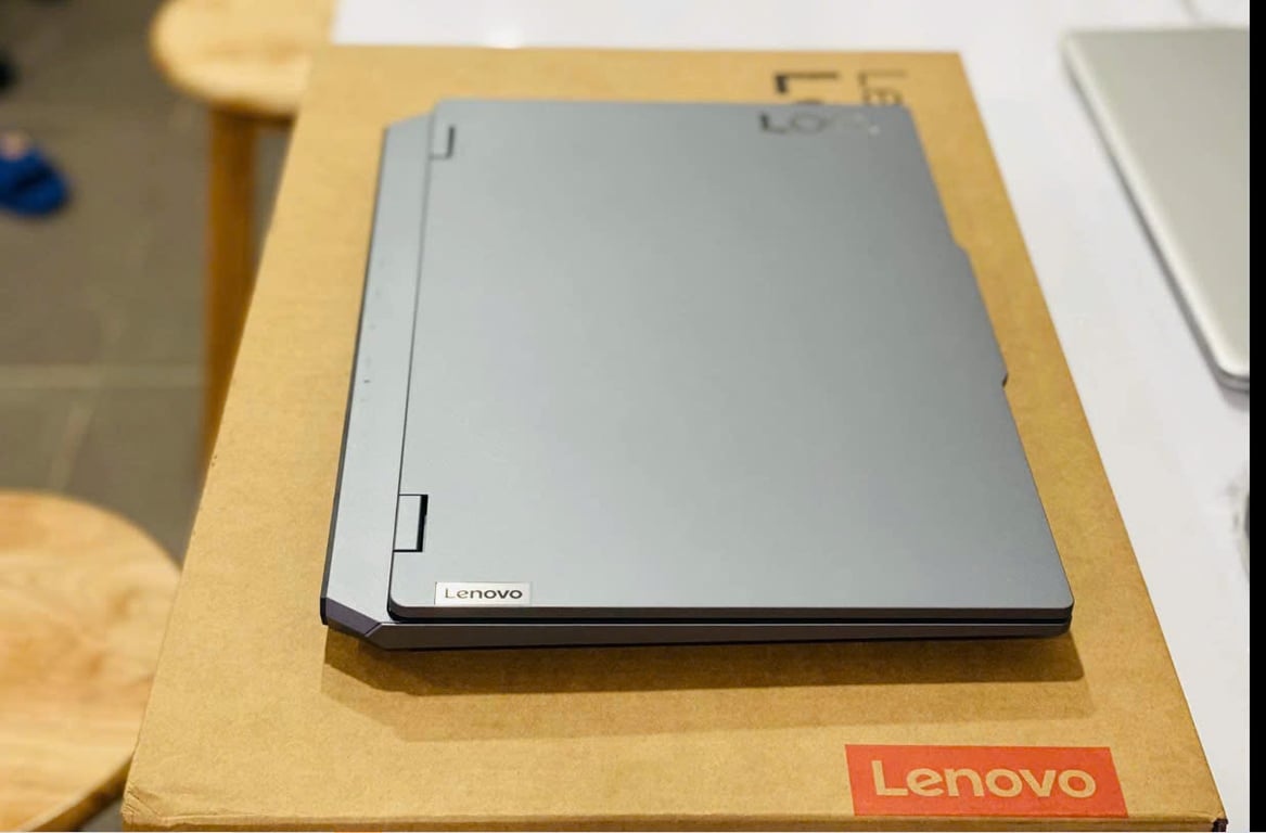 MÁY TÍNH XÁCH TAY LENOVO LOQ - 15IAX9 - 83GS001SVN , 15.6IN FHD_144HZ, CORE_I5-12450HX, 12GB_DDR5, SSD_512GB, NVIDIA GEFORCE RTX 2050 4GB GDDR6, WIN 11, XÁM