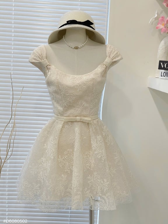 Váy kem ren hoa tuyết nơ eo - sz M