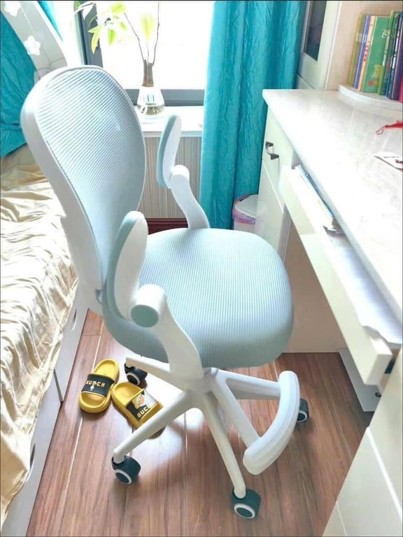 Ghế ngồi học chống gù lưng cho bé