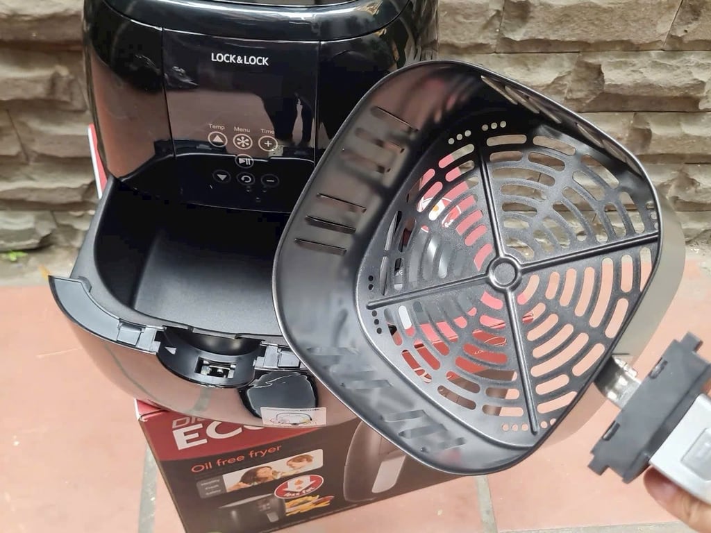 NỒI CHIÊN KHÔNG DẦU ĐIỆN TỬ LOCK&LOCK ECF300 dung tích 3L