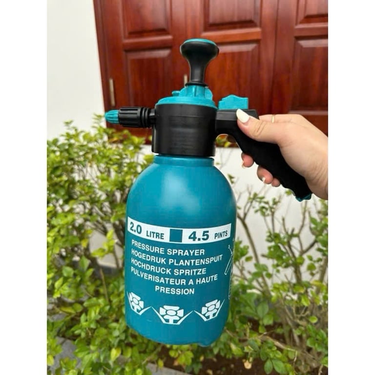 Bình xịt tưới cây có áp lực khí nén