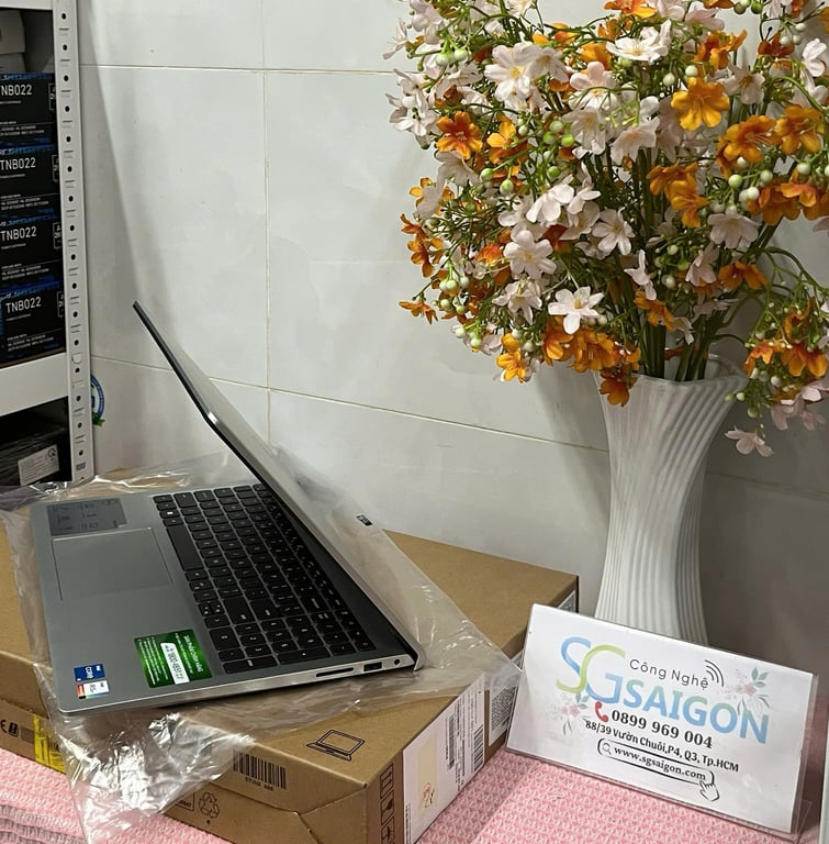 Laptop Dell Inspiron 15 3520 - N5I5052W1 (i5 1235U/ 16GB/ 512GB/ 120Hz/ OfficeHS/ Win11)