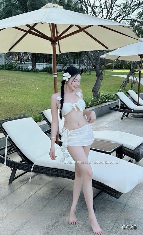 C026- set bikini trắng dây hoa 3 món