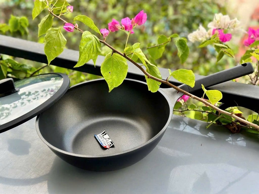 CAW2811 – Chảo sâu lòng siêu chống dính Lock&Lock EDGE size 28cm, cao 9cm – full vung kính