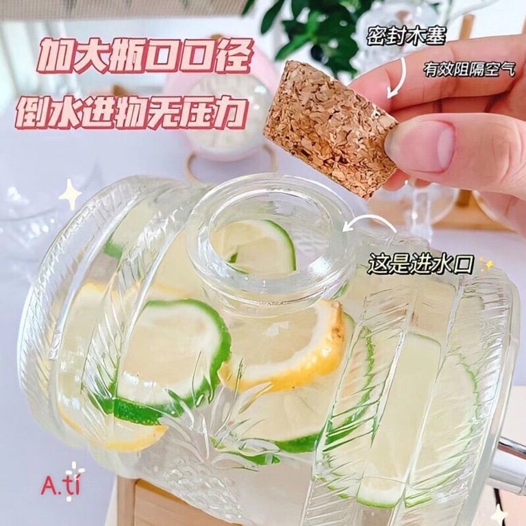 BÌNH THUỶ TINH ĐỰNG RƯỢU, ĐỰNG NƯỚC CÓ VÒI KÈM KỆ GỖ