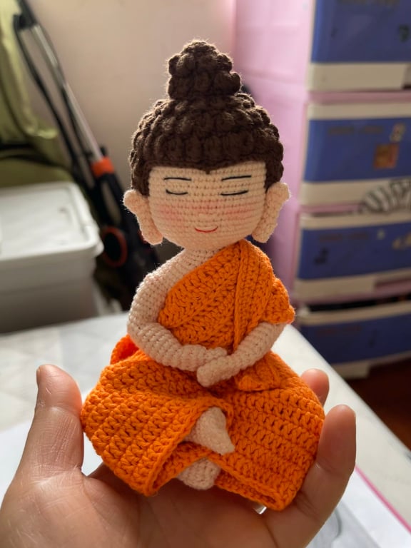 Phật Thích Ca móc len handmade cao 13cm sợi ctvn