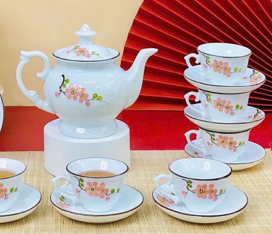 Bộ ấm trà vẽ tay hoa mận nổi men trắng cao cấp Bát Tràng