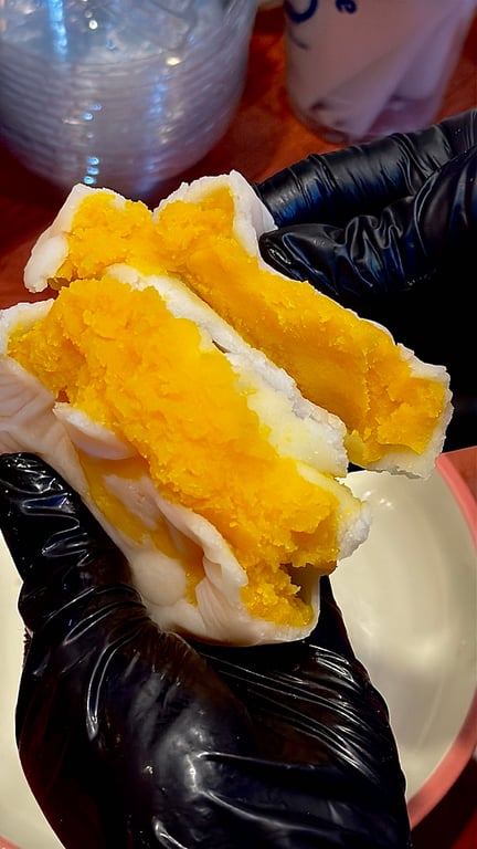 Bánh dẻo nhân kem trứng muối