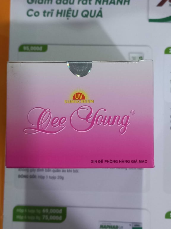 Kem tóc xù Lee young 17g
