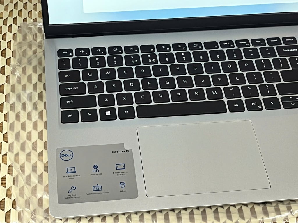 Máy tính xách tay Dell Inspiron 15 3520, Intel(R) Core(TM) i5-1235U, 15.6"FHD, 16G(2x8G), 512GB SSD, 3 Cell-41Whr, Win 11 Home, OfficeHome24, OS365, BH 12 tháng, N5I5057W1-Silve