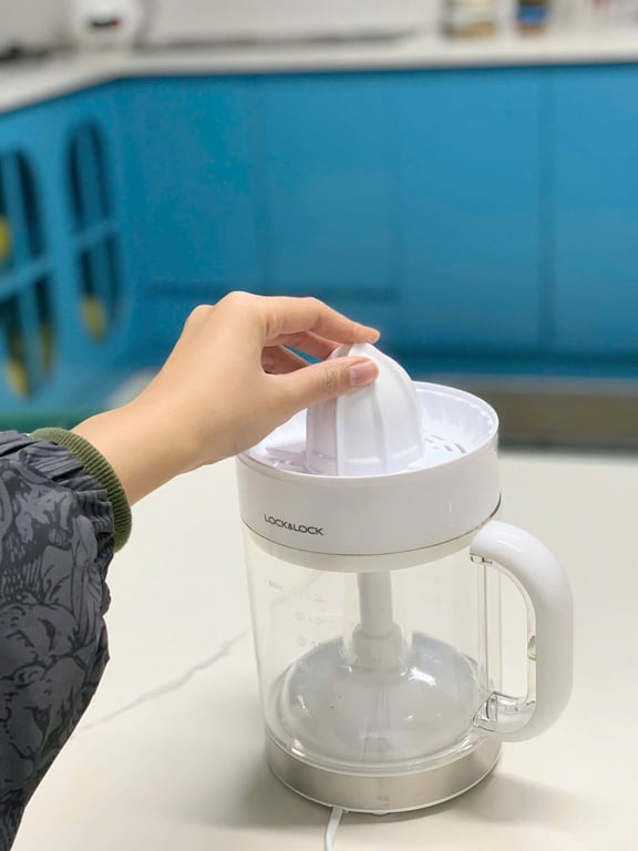 Máy vắt cam Lock and Lock size lớn 1,2 lít EJJ241