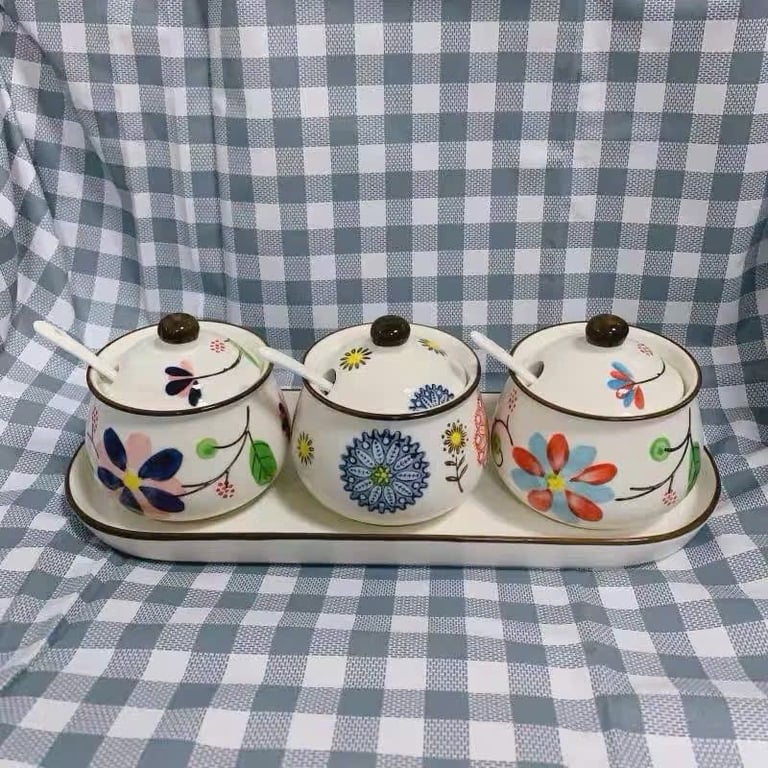 BỘ 3 HŨ ĐỰNG GIA VỊ GỐM SỨ CAO CẤP – KÈM KHAY & THÌA TIỆN LỢI