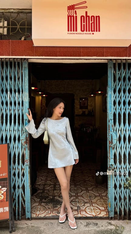 Lụa xanh tay dài hở lưng - freesize SM