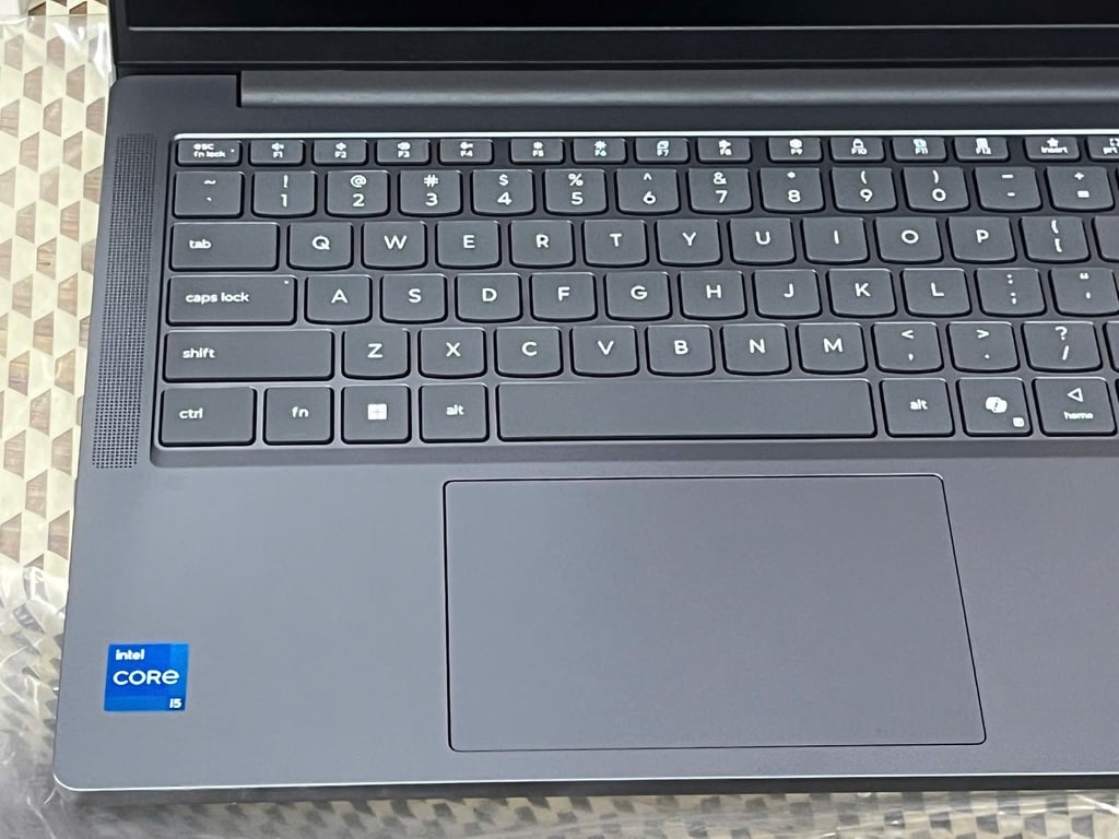 Máy tính xách tay Lenovo IdeaPad Slim 3 14IRH10, i5-13420H, 16GB, 512GB SSD, Intel UHD Graphics, 14" WUXGA, 3C 60Wh, ac+BT, W11H 64, Xám (Luna Grey), 2Y WTY_83K00008VN