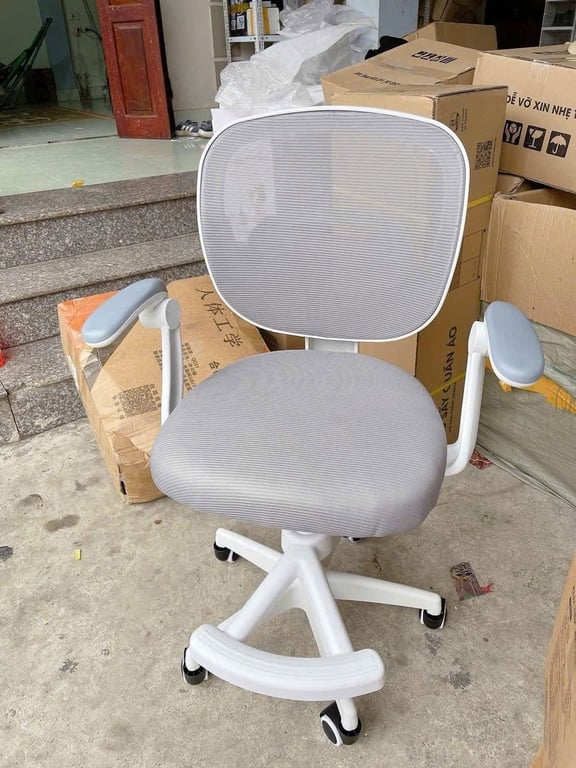 Ghế ngồi học chống gù lưng cho bé