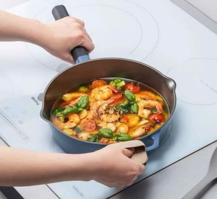 CHẢO ĐÚC LOCK&LOCK MASTER DEEP PAN CÓ NẮP 24CM LMD1245 🛵