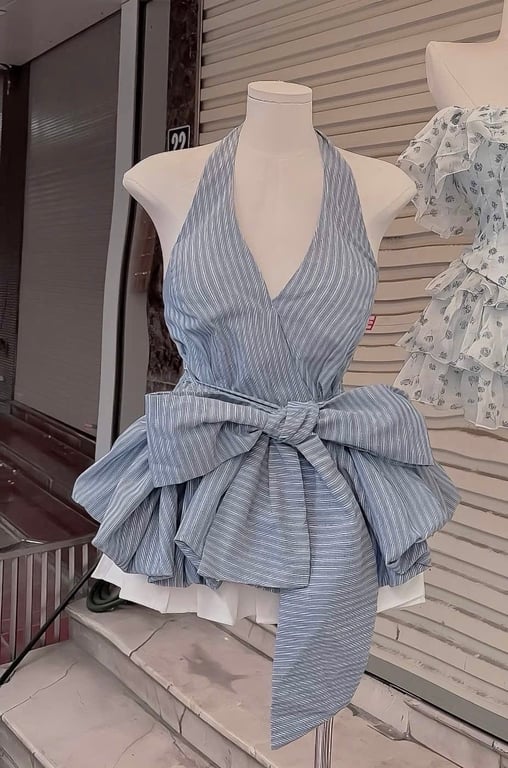 Yếm kẻ nơ