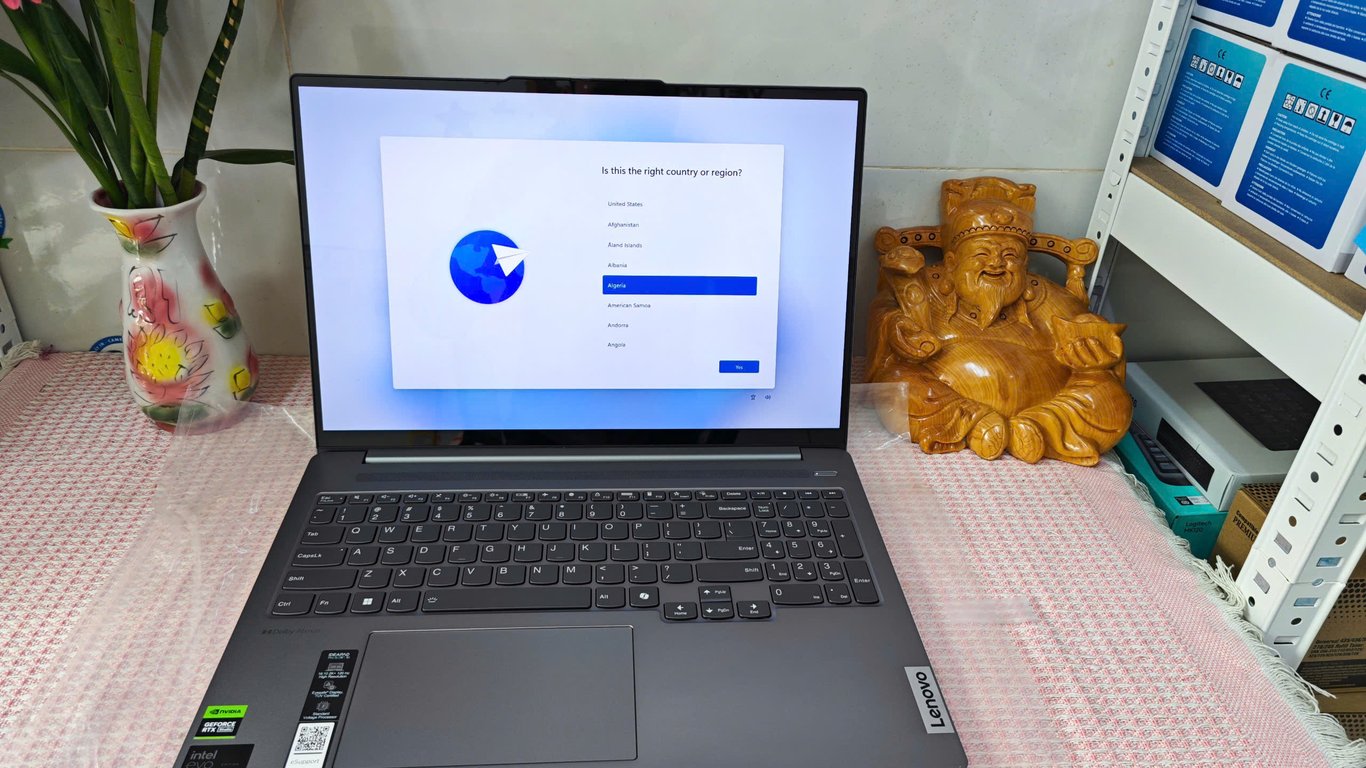Laptop Lenovo IdeaPad Pro 5 16IMH9 (Core Ultra 9-185H RAM 32GB SSD 1TB RTX 4050 6GB 16-inch 2K OLED Touch Windows 11 Home) - Công Ty