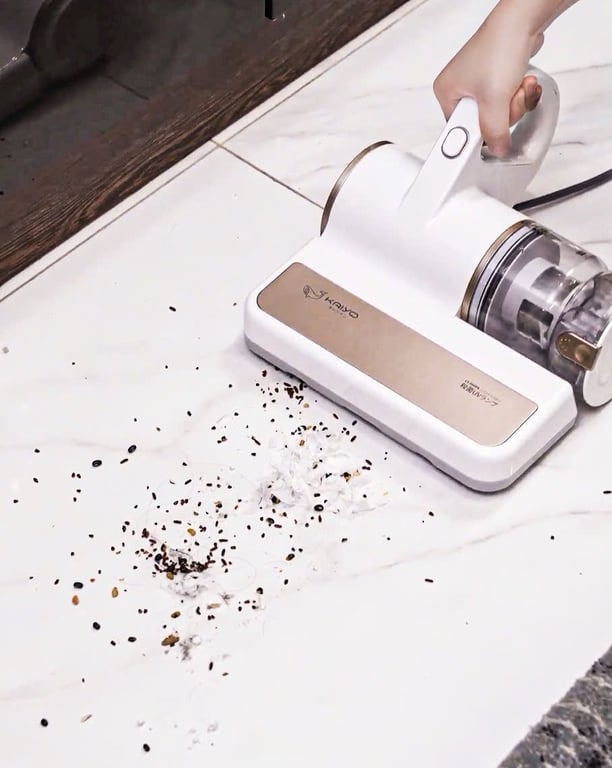 Máy hút bụi và khử khuẩn giường đệm, sofa Kaiyo (mã KGV-4106)