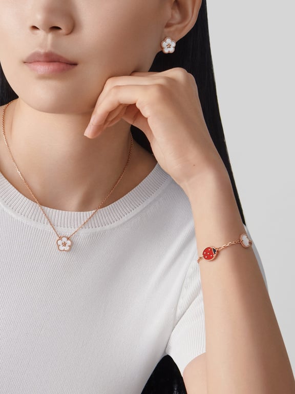 Hoa tai Lucky Spring bracelet, plum blossom