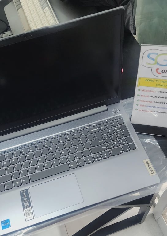 Laptop Lenovo Ideapad Slim 3 15IAH8 i5 12450H/16GB/1TB/Win11 (83ER000FVN)