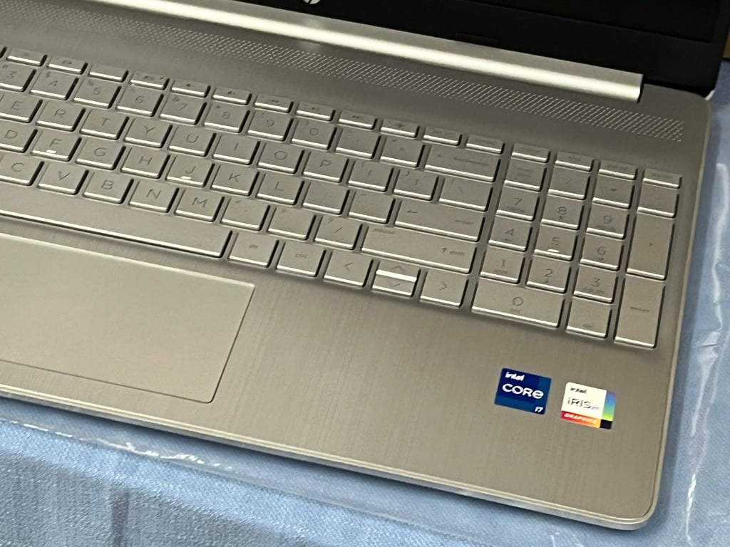 Laptop HP 15s-fq5144TU 7C0R8PA