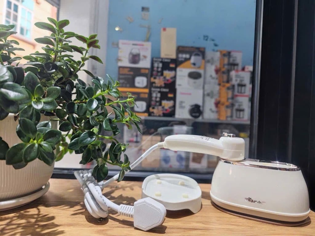 BÀN LÀ HƠI NƯỚC CẦM TAY MINI BEAR DYD-J10Q1