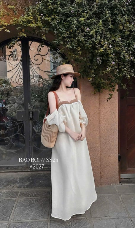 Maxi trẽ vai màu kem viền nâu DL030