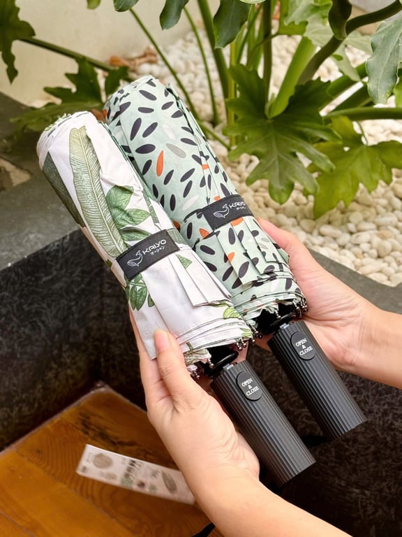 Ô siêu nhẹ gấp gọn có móc treo, ô  tự động 2 chiều 10 nan kaiyo