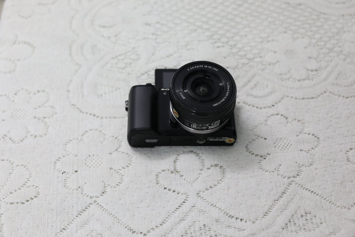 Sony a5000 + kit 16 50 98%