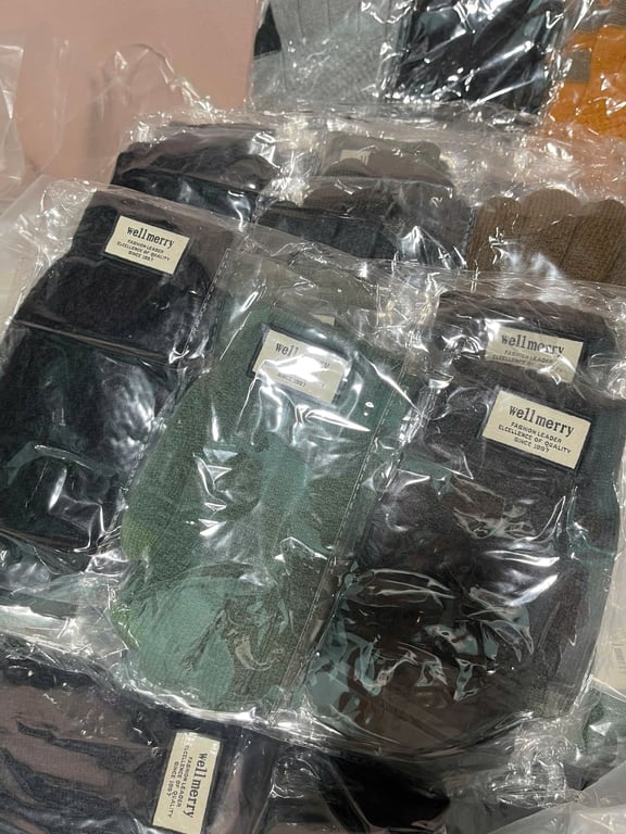 Găng tay, bao tay len nam nữ màu trơn giữ ấm chạm màn hình cảm ứng.