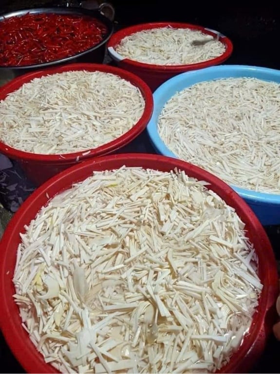 Măng ớt Tây Bắc lọ 1kg