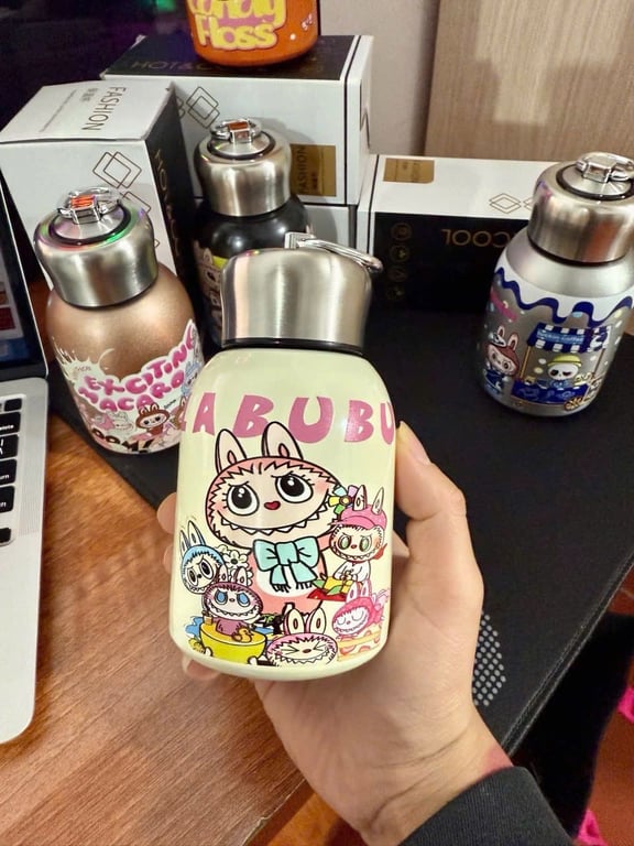 Bình giữ nhiệt labubu nhỏ xinh với dung tích 300ml chất liệu inox 304