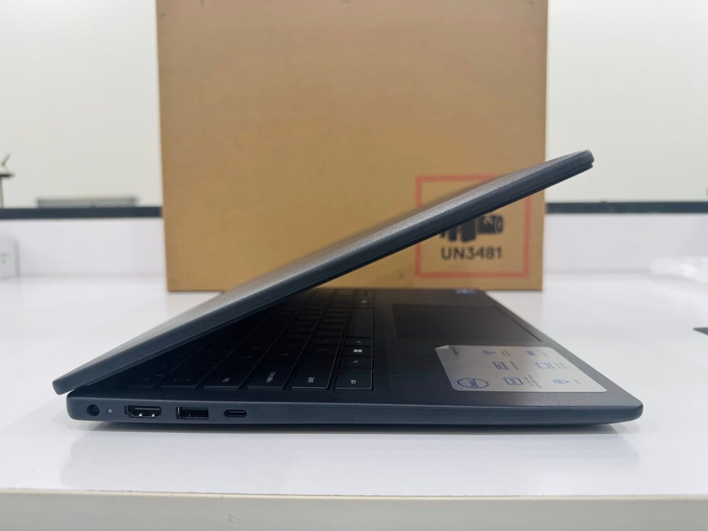 Laptop Dell Inspiron 5440-5463BLK-PUS Core™ i5-1334U, 512GB SSD, 8GB DDR5, 14" FHD (1920x1200), WIN11, CARBON BLACK, Backlit Keyboard   Nhập Khẩu Chính Ngạch