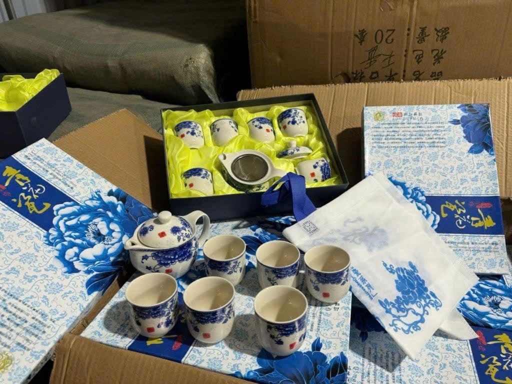 BỘ ẤM PHA TRÀ GỐM SỨ CÓ LƯỚI LỌC CAO CẤP