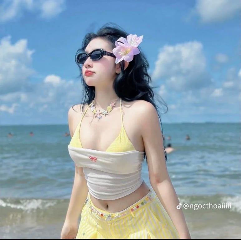 Bikini vàng ( size S)
