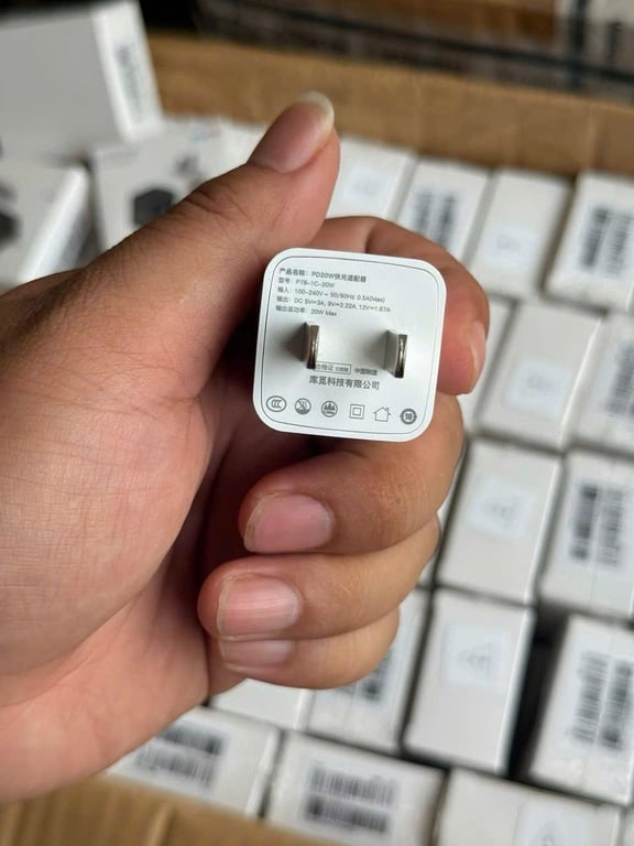 Sạc nhanh KUMI PD20W nhỏ gọn, xịn xò