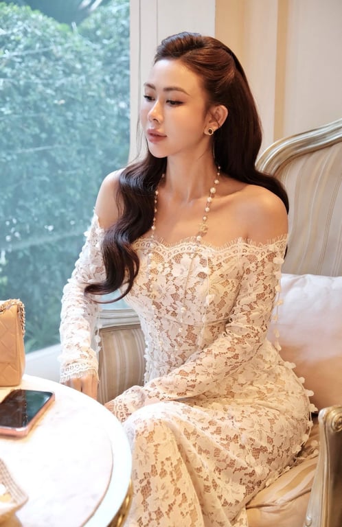 Váy ren dài tay trắng - DT196