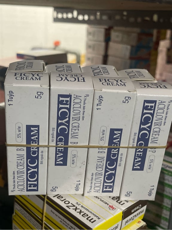 Acyclovir  ấn tube 5g 1/26