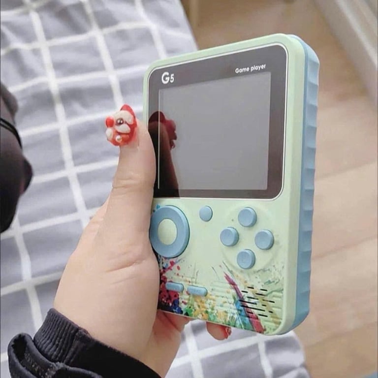 Máy chơi game cầm tay với hơn 500 trò chơi