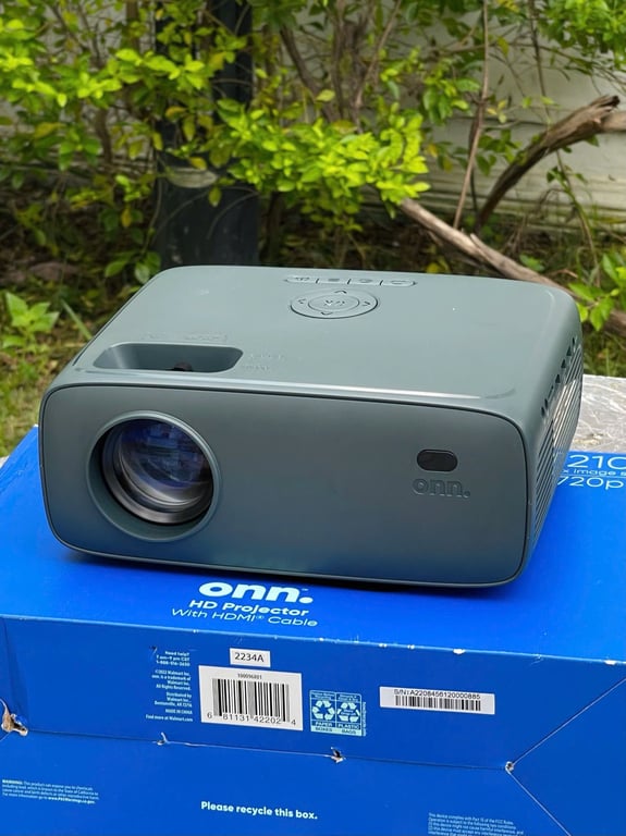 Máy chiếu hãng Onn (Walmart Mỹ ), chiếu tối đa 210 inch, độ phân giải 720p