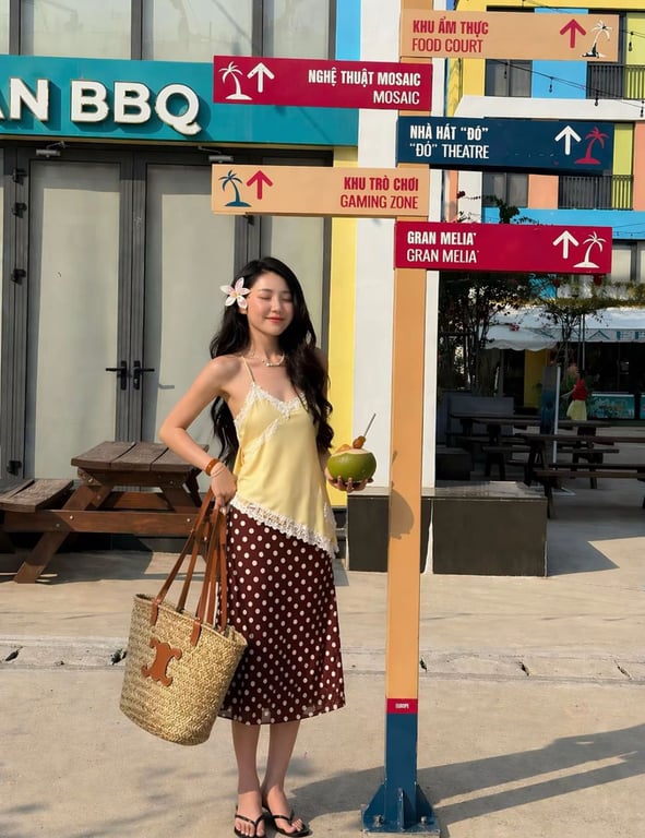 Áo lụa 2 dây vàng ren